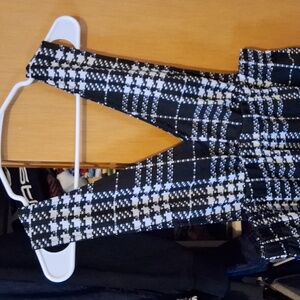 Houndstooth design black n white  waist 15" to 18"